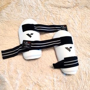 Child's tae Kwon do forearm guards